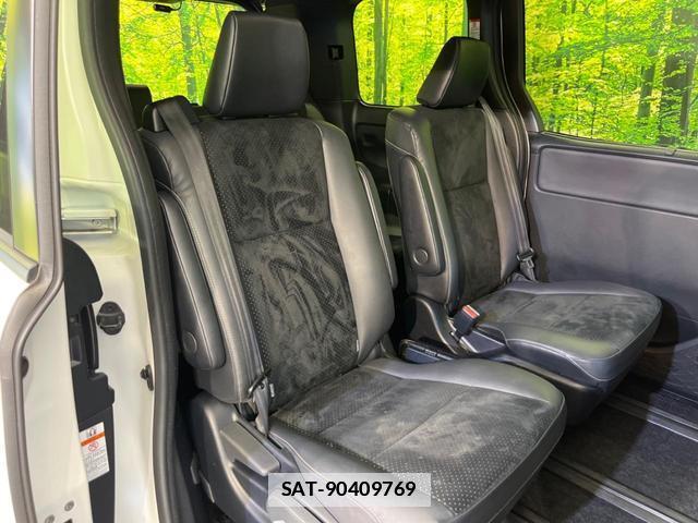 Toyota VOXY 2021-12 7936258-8
