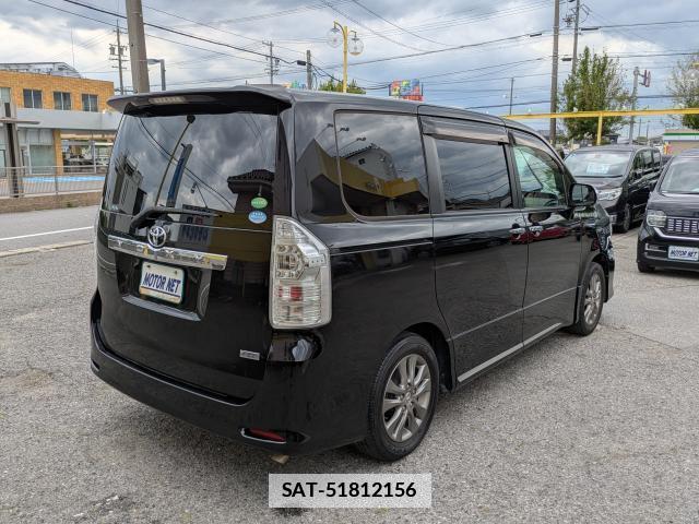 Toyota VOXY 2013-12 7936295-1