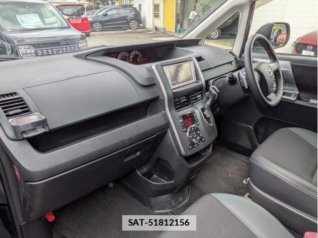 Toyota VOXY 2013-12 7936295-14