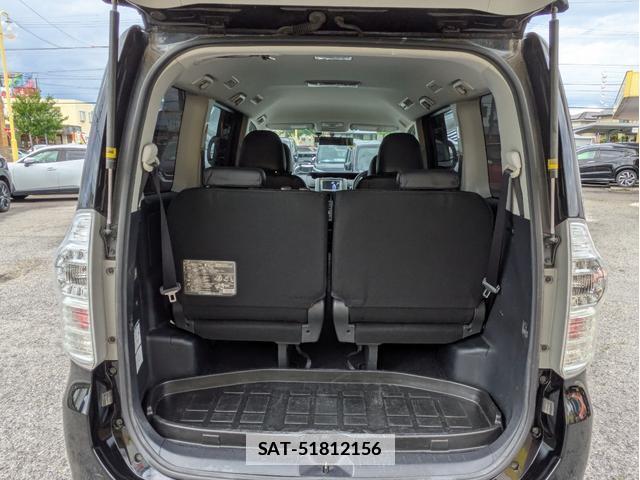 Toyota VOXY 2013-12 7936295-15