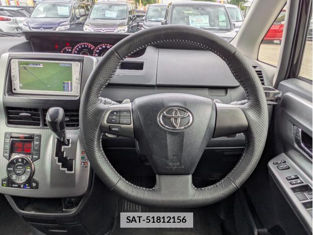 Toyota VOXY 2013-12 7936295-17