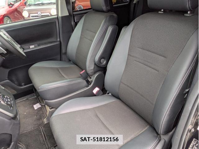 Toyota VOXY 2013-12 7936295-5