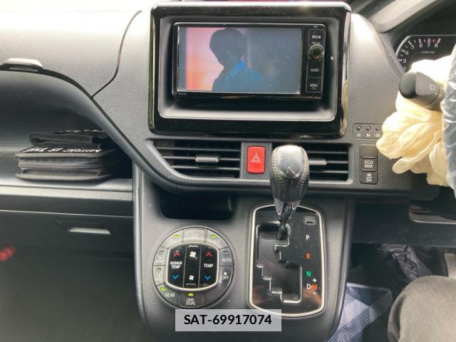Toyota VOXY 2015-08 7936380-17