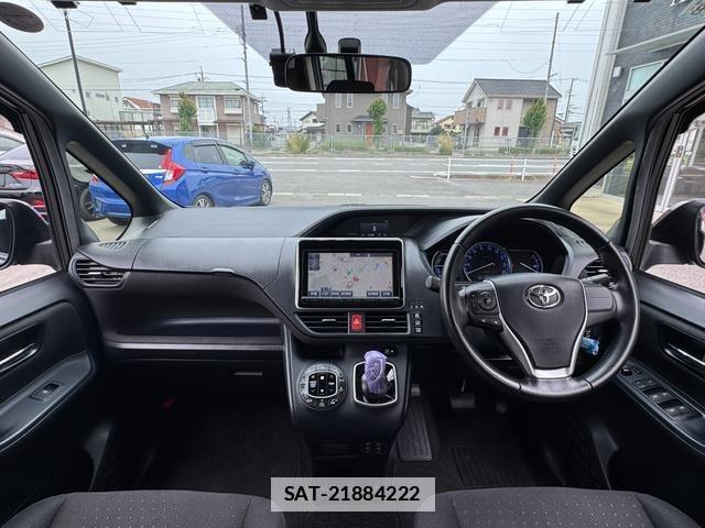 Toyota VOXY 2015-08 7936526-1