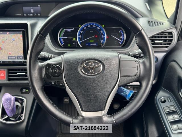 Toyota VOXY 2015-08 7936526-11