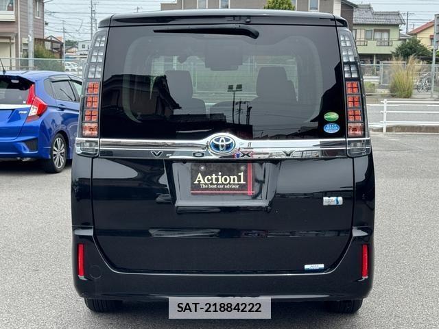Toyota VOXY 2015-08 7936526-4