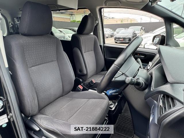 Toyota VOXY 2015-08 7936526-8