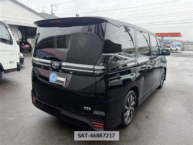 Toyota VOXY 2023-07 7936701-1