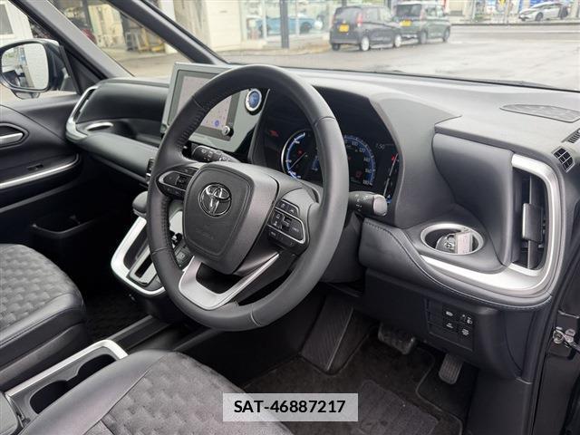 Toyota VOXY 2023-07 7936701-13