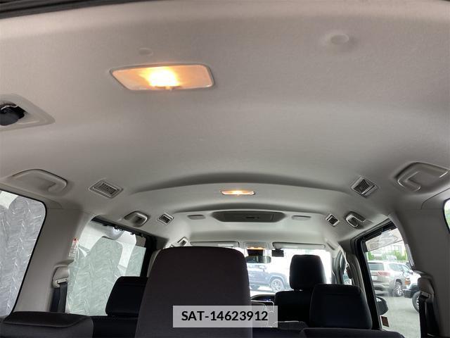 Toyota VOXY 2017-01 7936950-11