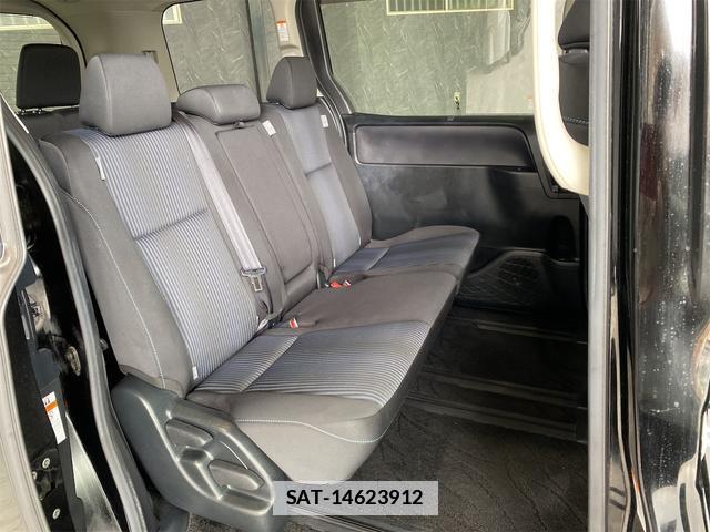 Toyota VOXY 2017-01 7936950-13