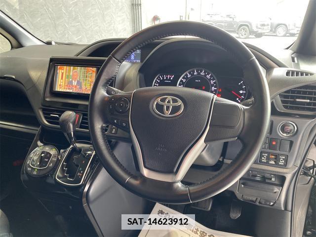 Toyota VOXY 2017-01 7936950-14
