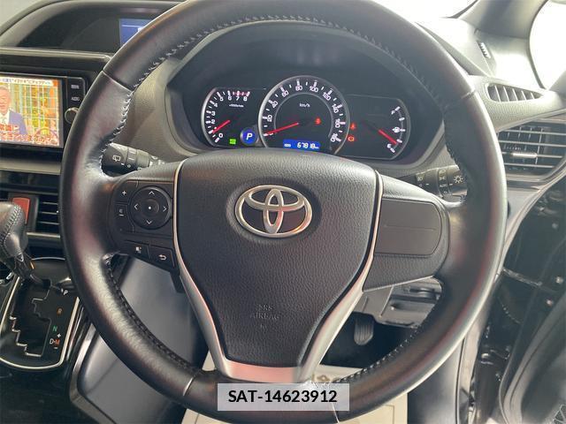 Toyota VOXY 2017-01 7936950-15