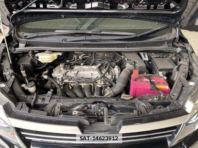 Toyota VOXY 2017-01 7936950-16