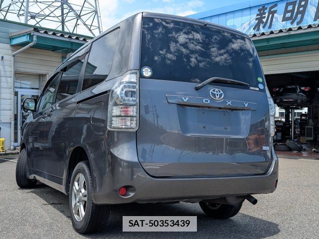 Toyota VOXY 2012-10 7936994-1