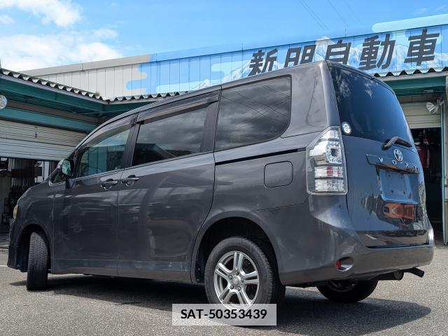 Toyota VOXY 2012-10 7936994-12