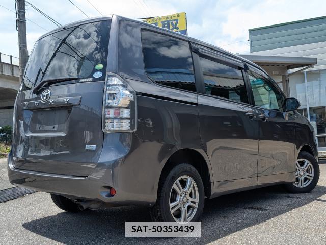 Toyota VOXY 2012-10 7936994-13
