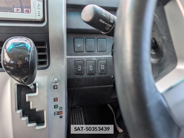 Toyota VOXY 2012-10 7936994-17