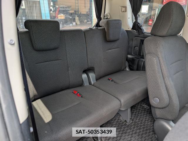 Toyota VOXY 2012-10 7936994-19
