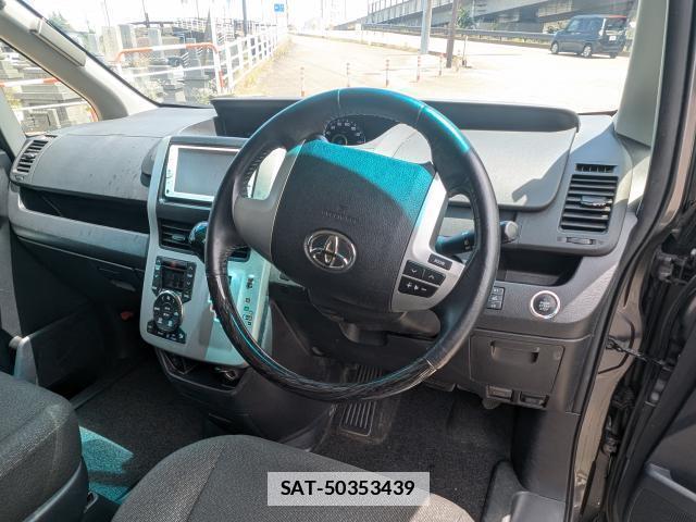 Toyota VOXY 2012-10 7936994-2