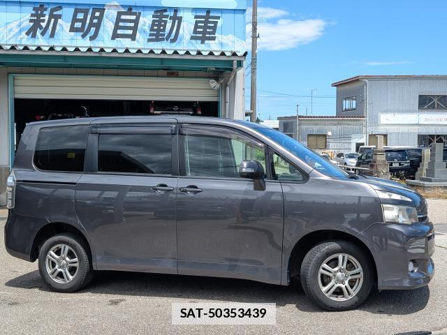 Toyota VOXY 2012-10 7936994-3