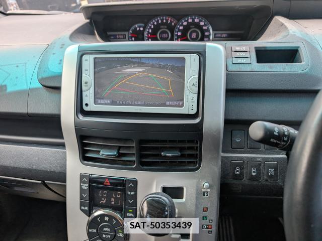 Toyota VOXY 2012-10 7936994-4