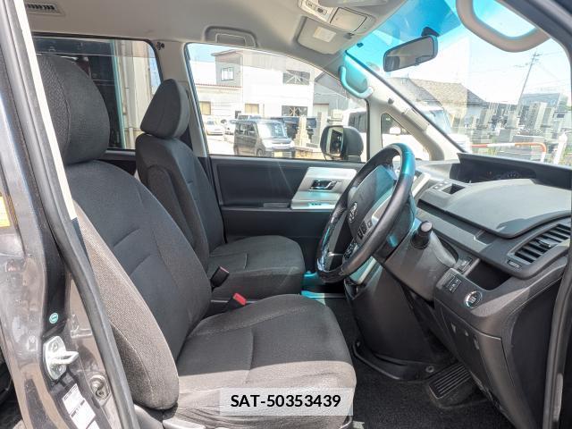 Toyota VOXY 2012-10 7936994-5