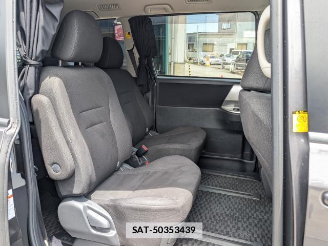 Toyota VOXY 2012-10 7936994-6