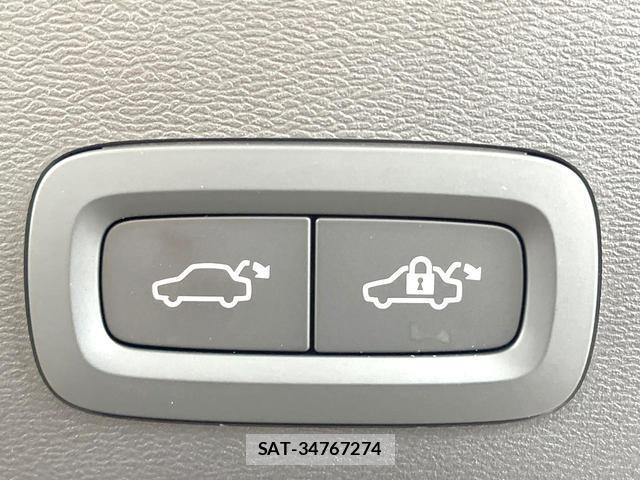 Volvo XC40 2021-12 7935125-9