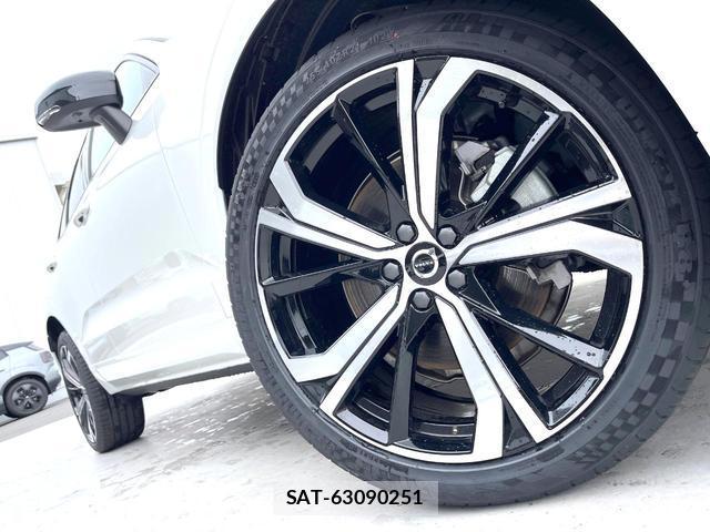 Volvo XC60 2025-06 7935121-15