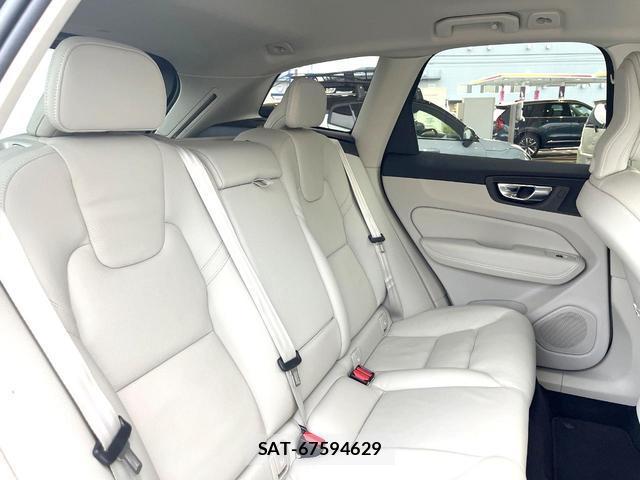 Volvo XC60 2022-12 7935124-10