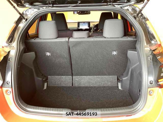 Toyota YARIS 2023-11 7937078-11