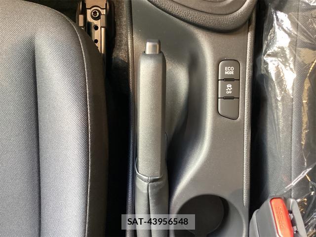 Toyota YARIS 2025-01 7937087-11