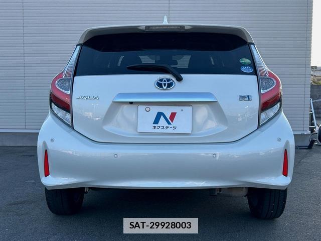 Toyota AQUA 2018-05 7959702-15