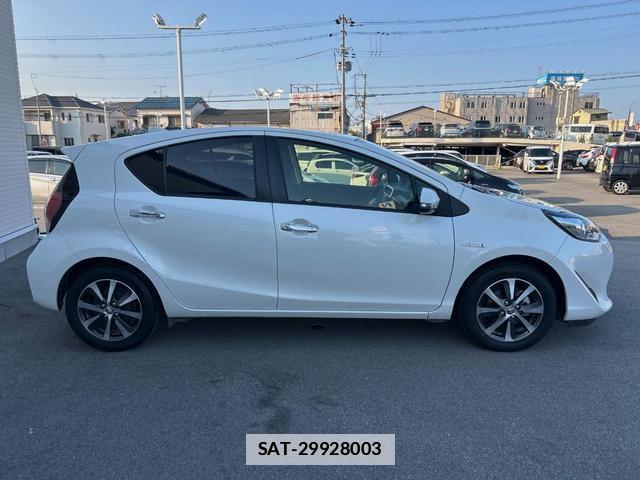 Toyota AQUA 2018-05 7959702-16