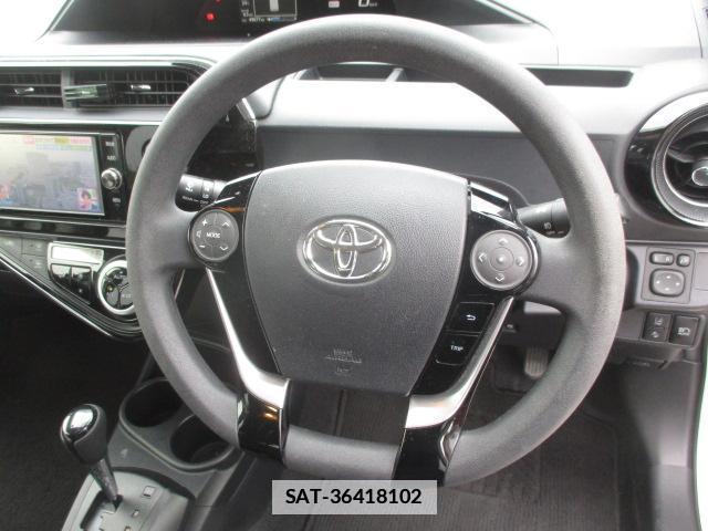 Toyota AQUA 2018-01 7959853-1