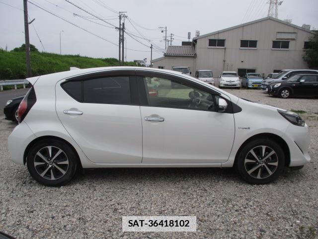 Toyota AQUA 2018-01 7959853-13