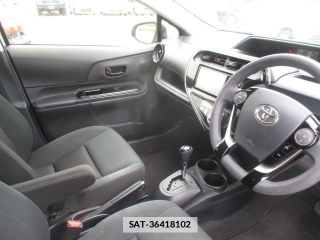 Toyota AQUA 2018-01 7959853-2