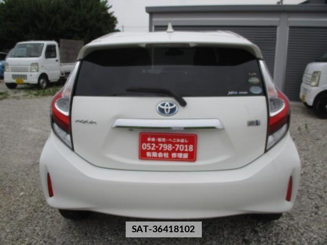 Toyota AQUA 2018-01 7959853-3