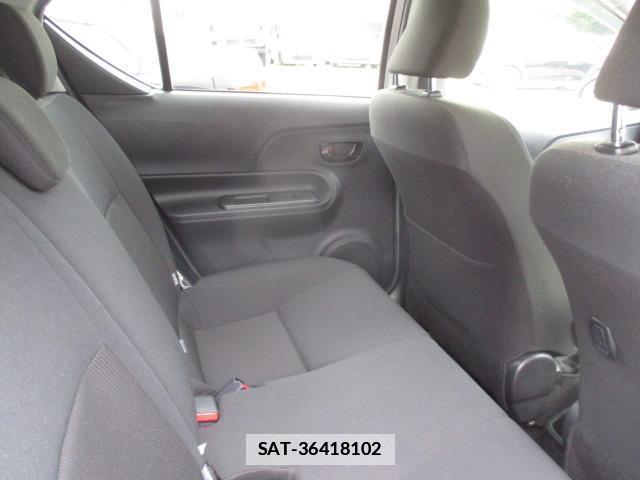 Toyota AQUA 2018-01 7959853-6