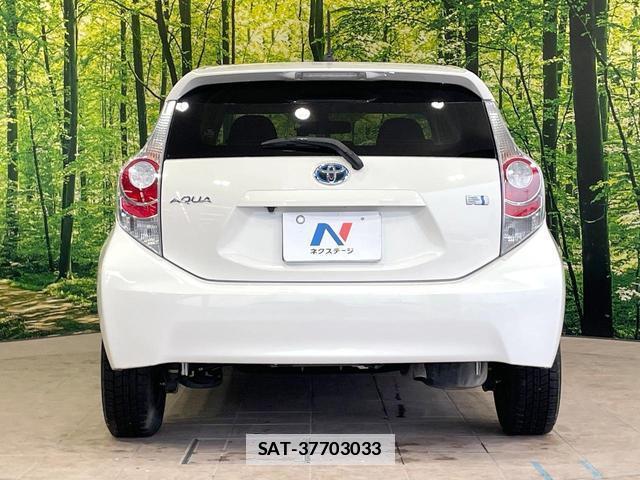 Toyota AQUA 2014-03 7959930-14