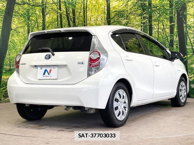 Toyota AQUA 2014-03 7959930-16