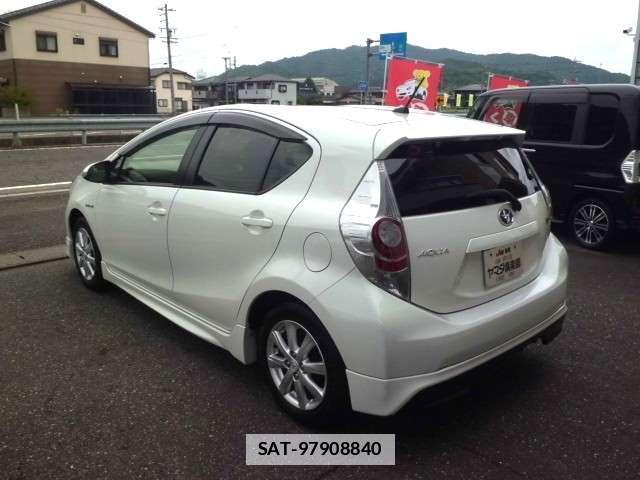 Toyota AQUA 2014-06 7960345-1