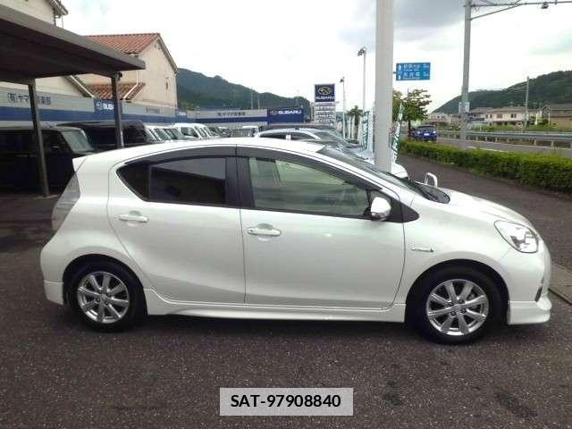 Toyota AQUA 2014-06 7960345-10