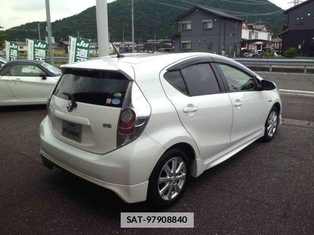 Toyota AQUA 2014-06 7960345-12