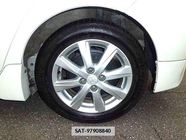 Toyota AQUA 2014-06 7960345-15