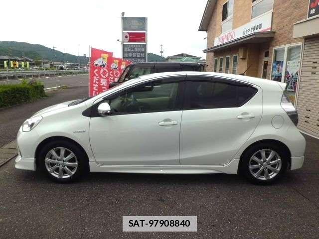 Toyota AQUA 2014-06 7960345-3