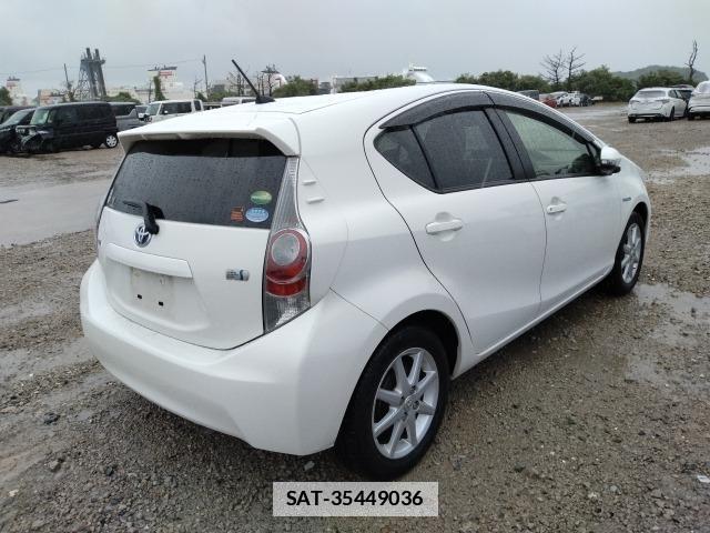 Toyota AQUA 2013-06 7962085-10