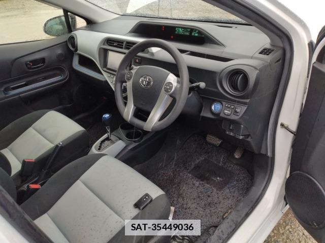 Toyota AQUA 2013-06 7962085-2