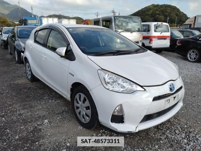 Toyota AQUA 2014-05 7962086-5